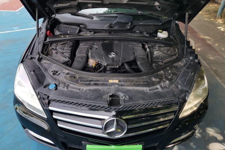 Used Mercedes-Benz R-Class 2014 R 320 4MATIC Luxury Model Engine Bay