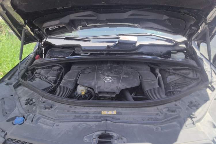 Used Mercedes-Benz R-Class 2014 R 320 4MATIC Business Model Engine Bay