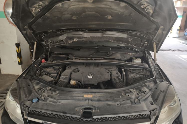 Used Mercedes-Benz R-Class 2014 R 320 4MATIC Business Model Engine Bay