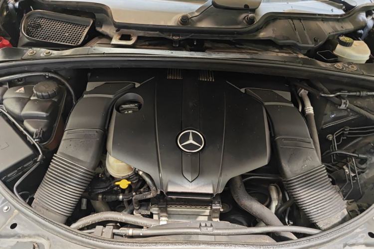 Used Mercedes-Benz R-Class 2014 R 320 4MATIC Business Model Engine Bay