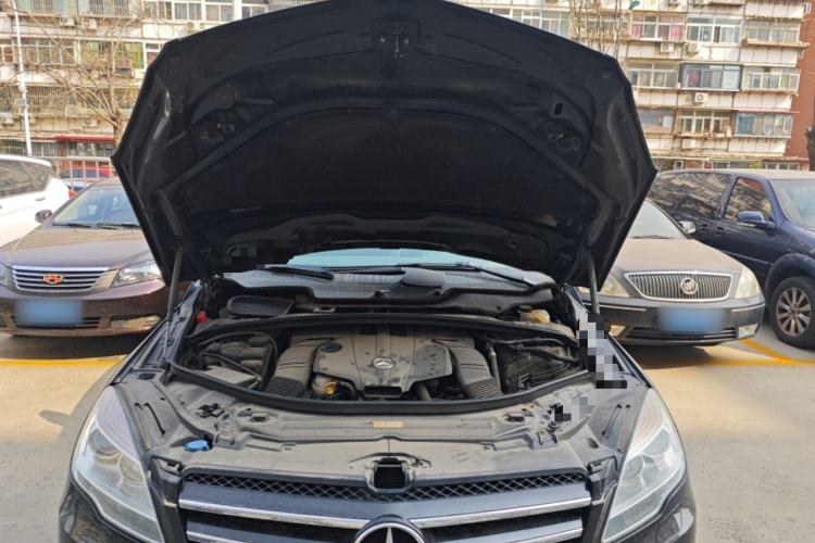 Used Mercedes-Benz R-Class 2014 R 320 4MATIC Business Model Engine Bay