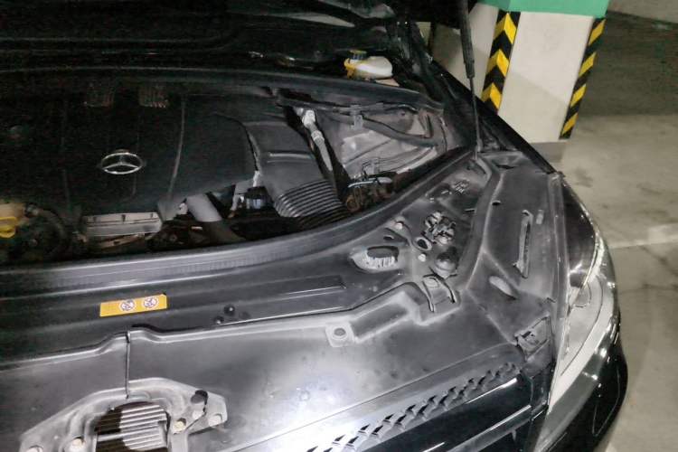 Used Mercedes-Benz R-Class 2014 R 400 4MATIC Business Model Engine Bay Left