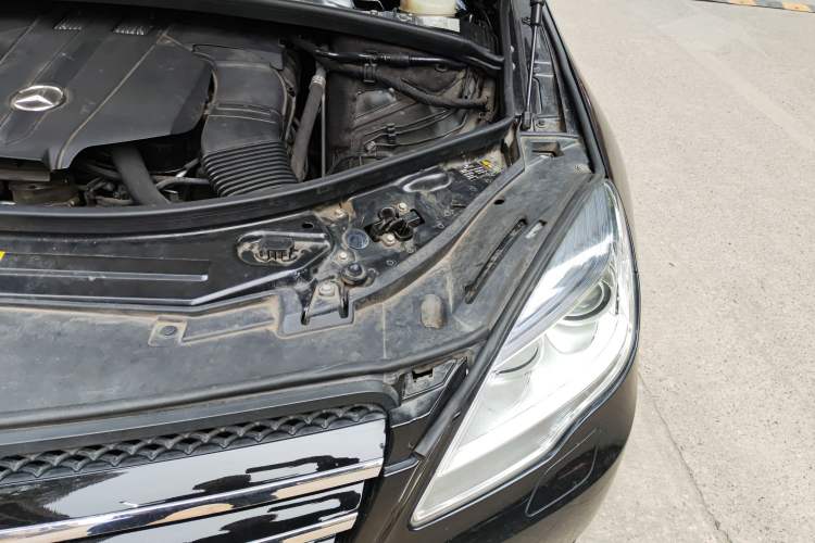 Used Mercedes-Benz R-Class 2014 R 320 4MATIC Business Model Engine Bay Left