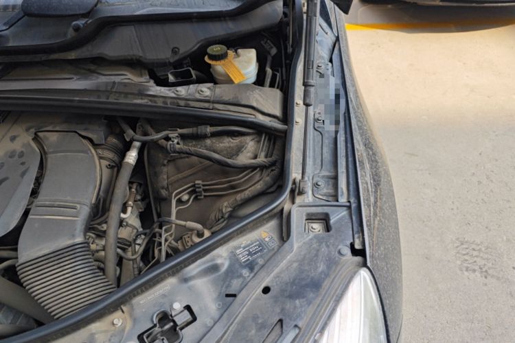 Used Mercedes-Benz R-Class 2014 R 320 4MATIC Business Model Engine Bay Left