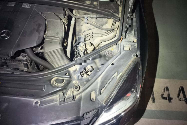 Used Mercedes-Benz R-Class 2014 R 320 4MATIC Business Model Engine Bay Left
