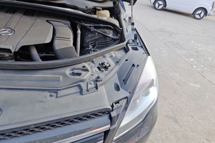 Used Mercedes-Benz R-Class 2014 R 320 4MATIC Luxury Model Engine Bay Left