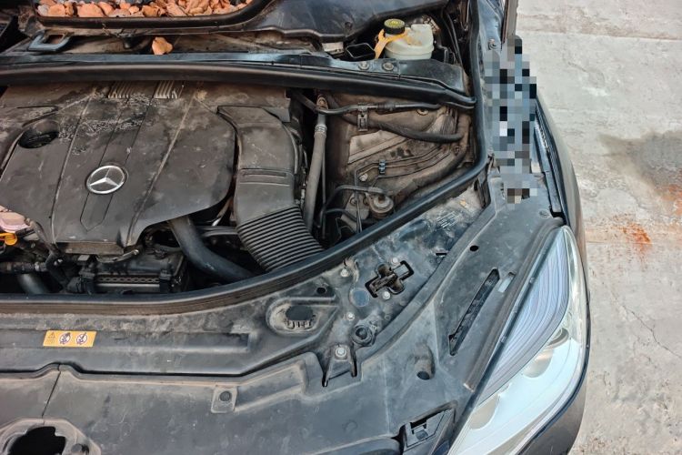 Used Mercedes-Benz R-Class 2014 R 320 4MATIC Luxury Model Engine Bay Left