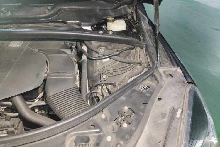 Used Mercedes-Benz R-Class 2014 R 320 4MATIC Business Model Engine Bay Left