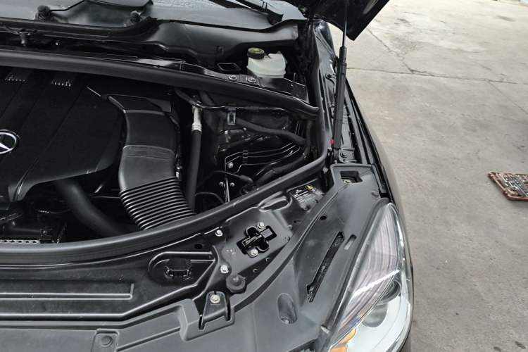Used Mercedes-Benz R-Class 2014 R 320 4MATIC Business Model Engine Bay Left