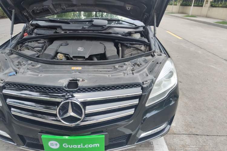 Used Mercedes-Benz R-Class 2014 R 400 4MATIC Luxury Model Engine Bay Left