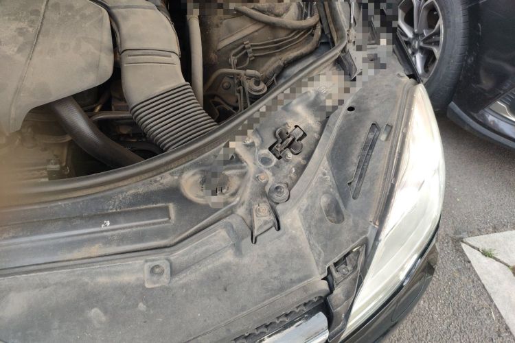 Used Mercedes-Benz R-Class 2014 R 320 4MATIC Luxury Model Engine Bay Left