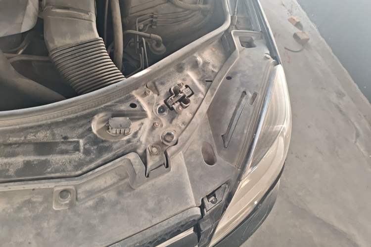 Used Mercedes-Benz R-Class 2014 R 320 4MATIC Business Model Engine Bay Left