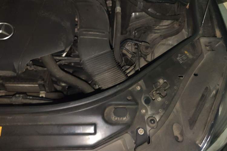 Used Mercedes-Benz R-Class 2014 R 320 4MATIC Business Model Engine Bay Left