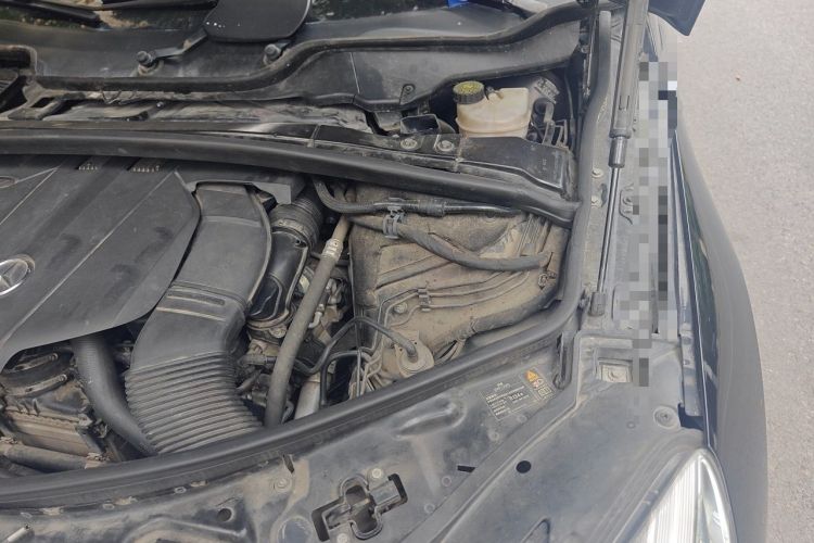 Used Mercedes-Benz R-Class 2014 R 400 4MATIC Luxury Model Engine Bay Left