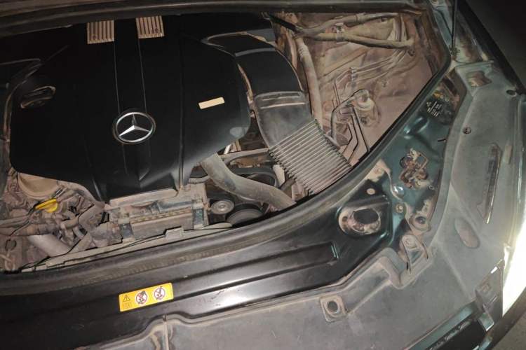 Used Mercedes-Benz R-Class 2014 R 400 4MATIC Business Model Engine Bay Left