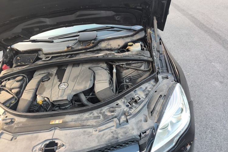 Used Mercedes-Benz R-Class 2014 R 320 4MATIC Luxury Model Engine Bay Left