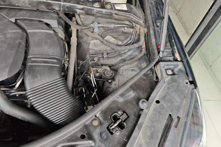 Used Mercedes-Benz R-Class 2014 R 320 4MATIC Business Model Engine Bay Left