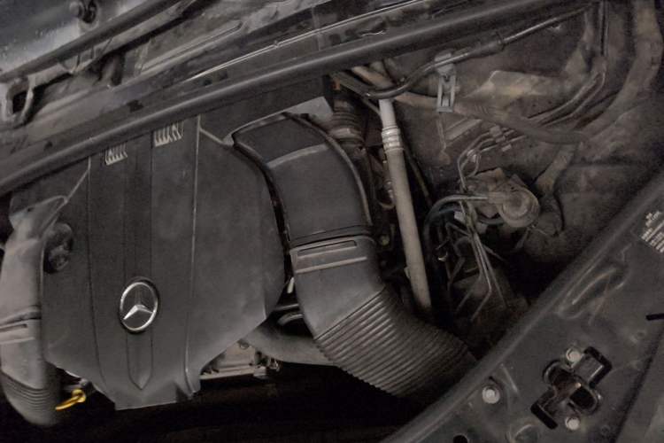 Used Mercedes-Benz R-Class 2014 R 320 4MATIC Business Model Engine Bay Left