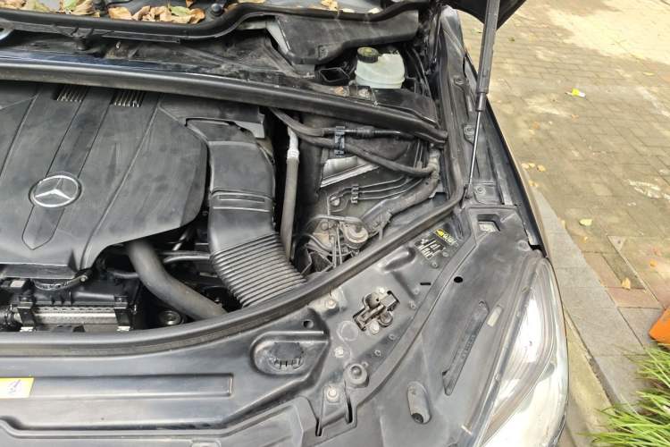 Used Mercedes-Benz R-Class 2014 R 320 4MATIC Business Model Engine Bay Left