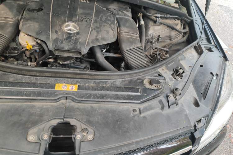 Used Mercedes-Benz R-Class 2014 R 320 4MATIC Business Model Engine Bay Left