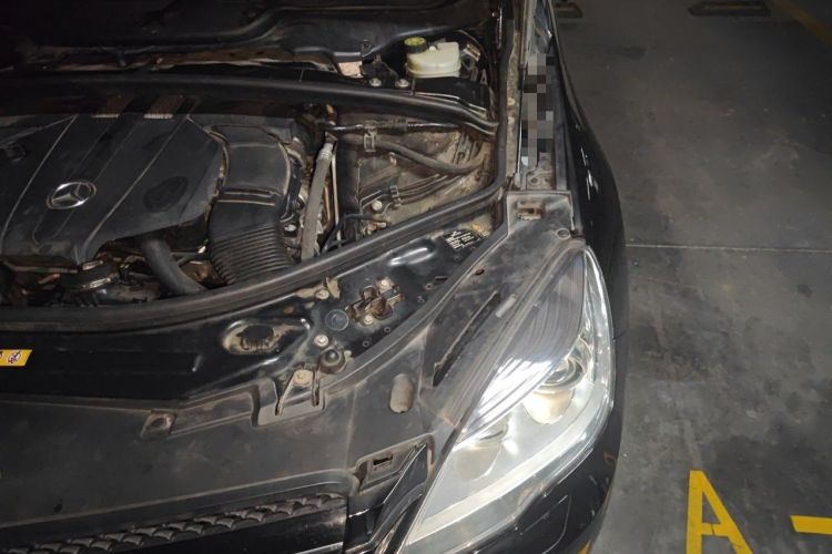 Used Mercedes-Benz R-Class 2014 R 320 4MATIC Business Model Engine Bay Left