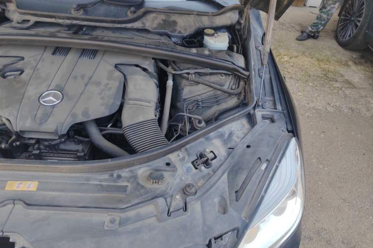 Used Mercedes-Benz R-Class 2014 R 320 4MATIC Luxury Model Engine Bay Left