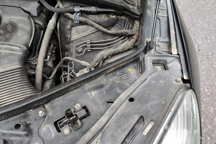 Used Mercedes-Benz R-Class 2014 R 320 4MATIC Business Model Engine Bay Left