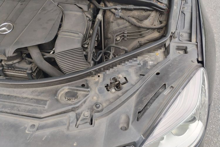 Used Mercedes-Benz R-Class 2014 R 320 4MATIC Business Model Engine Bay Left