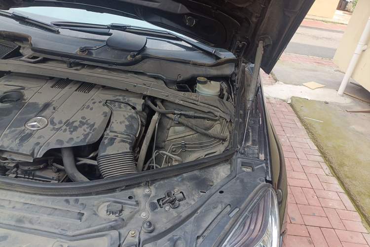 Used Mercedes-Benz R-Class 2014 R 400 4MATIC Business Model Engine Bay Left