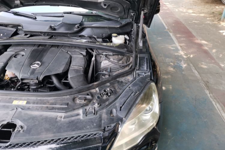 Used Mercedes-Benz R-Class 2014 R 320 4MATIC Luxury Model Engine Bay Left