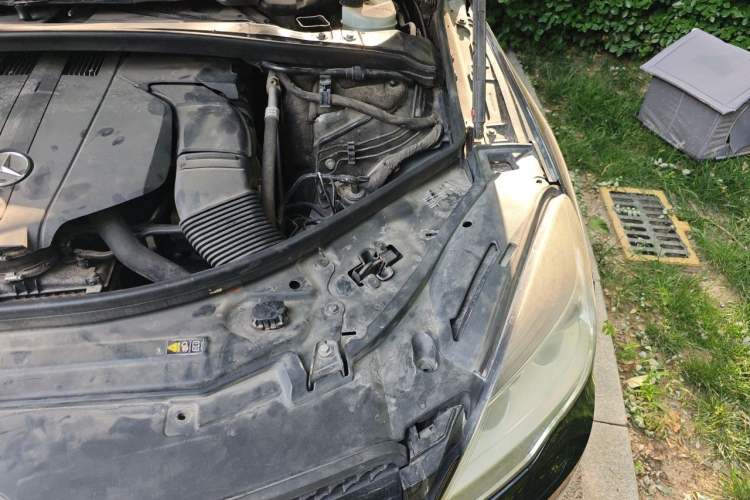Used Mercedes-Benz R-Class 2014 R 320 4MATIC Business Model Engine Bay Left