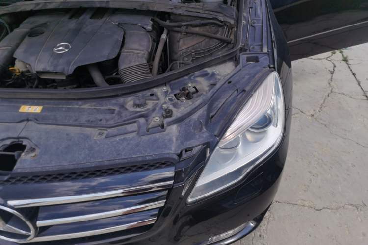 Used Mercedes-Benz R-Class 2014 R 320 4MATIC Luxury Model Engine Bay Left