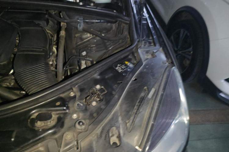 Used Mercedes-Benz R-Class 2014 R 400 4MATIC Business Model Engine Bay Left