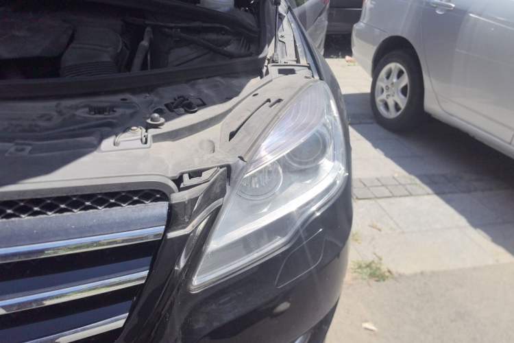 Used Mercedes-Benz R-Class 2014 R 320 4MATIC Business Model Engine Bay Left