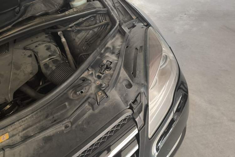 Used Mercedes-Benz R-Class 2014 R 320 4MATIC Business Model Engine Bay Left