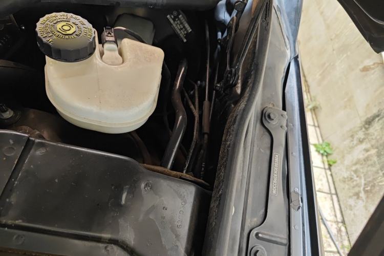 Used Mercedes-Benz R-Class 2014 R 320 4MATIC Business Model Engine Bay Left