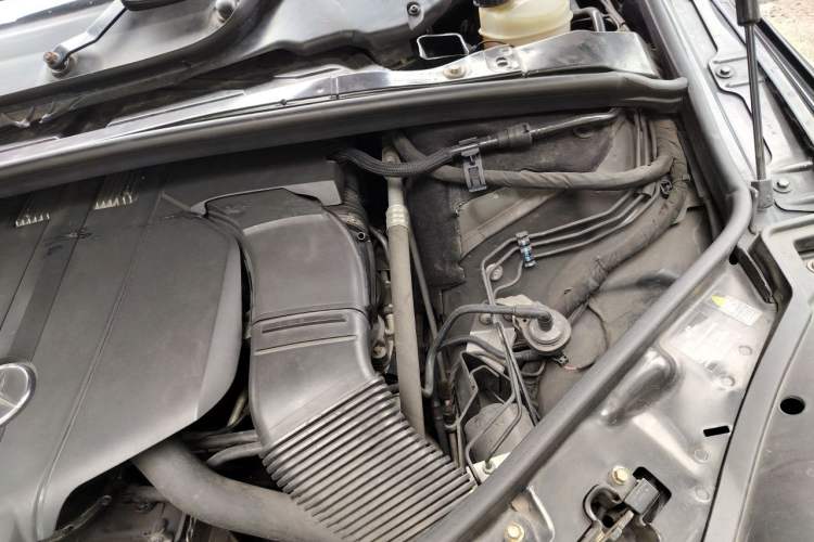 Used Mercedes-Benz R-Class 2014 R 320 4MATIC Business Model Engine Bay Left