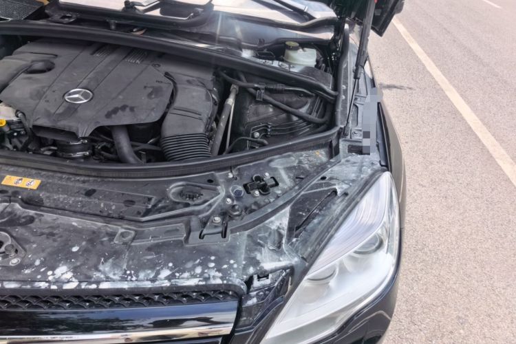 Used Mercedes-Benz R-Class 2014 R 400 4MATIC Luxury Model Engine Bay Left