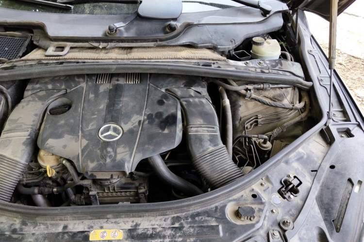 Used Mercedes-Benz R-Class 2014 R 400 4MATIC Business Model Engine Bay Left
