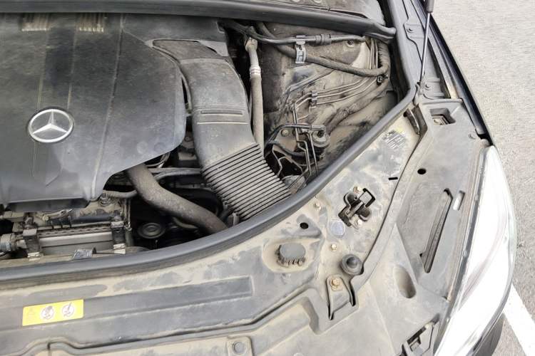 Used Mercedes-Benz R-Class 2014 R 320 4MATIC Business Model Engine Bay Left