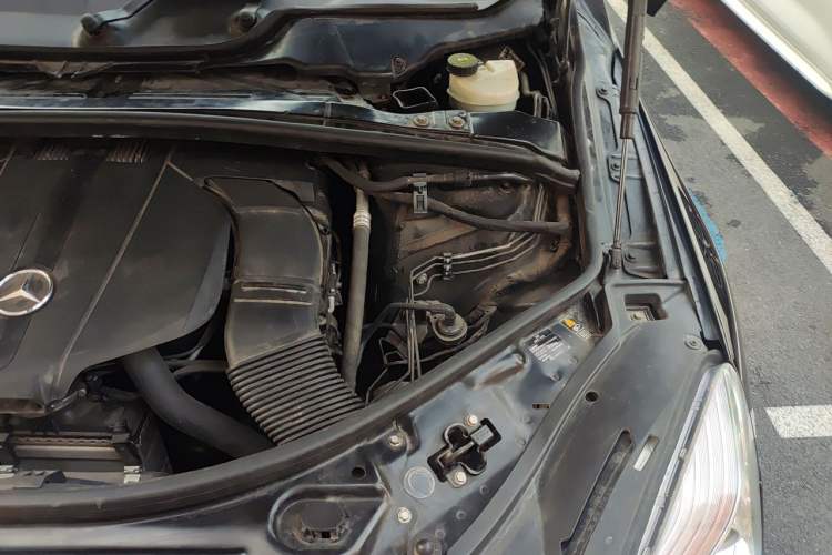 Used Mercedes-Benz R-Class 2014 R 320 4MATIC Business Model Engine Bay Left