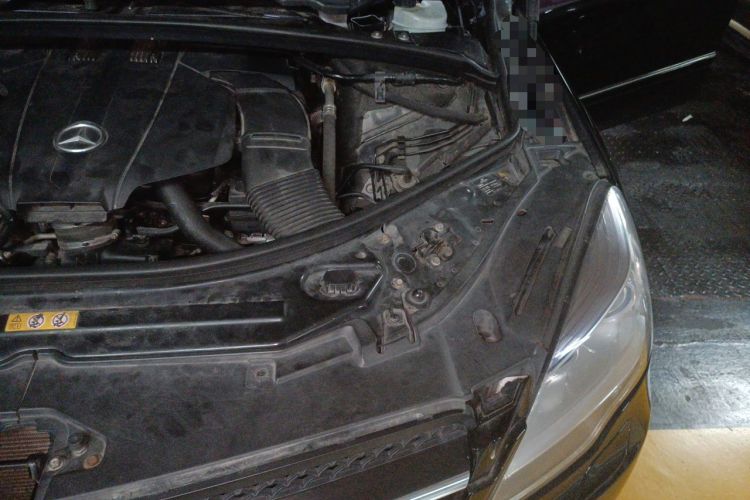 Used Mercedes-Benz R-Class 2014 R 400 4MATIC Business Model Engine Bay Left