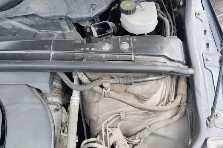 Used Mercedes-Benz R-Class 2014 R 320 4MATIC Business Model Engine Bay Left
