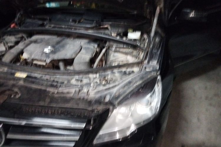 Used Mercedes-Benz R-Class 2014 R 320 4MATIC Luxury Model Engine Bay Left