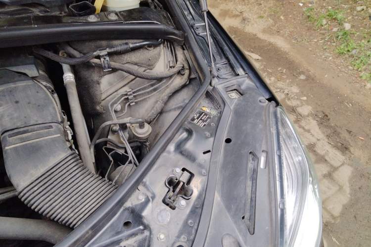 Used Mercedes-Benz R-Class 2014 R 400 4MATIC Business Model Engine Bay Left