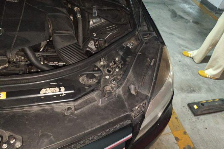 Used Mercedes-Benz R-Class 2014 R 400 4MATIC Business Model Engine Bay Left
