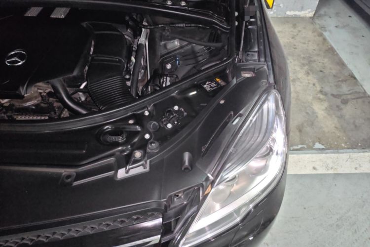 Used Mercedes-Benz R-Class 2014 R 400 4MATIC Business Model Engine Bay Left