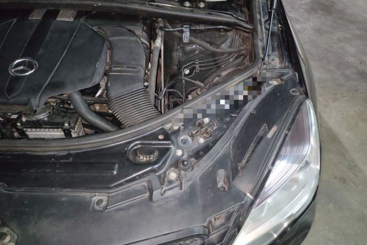 Used Mercedes-Benz R-Class 2014 R 320 4MATIC Business Model Engine Bay Left