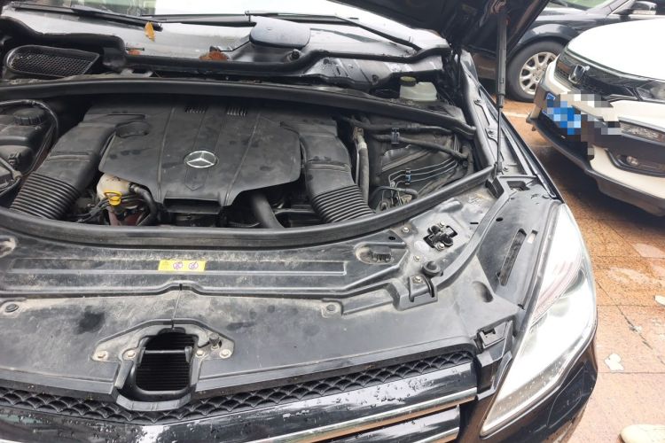 Used Mercedes-Benz R-Class 2014 R 400 4MATIC Luxury Model Engine Bay Left
