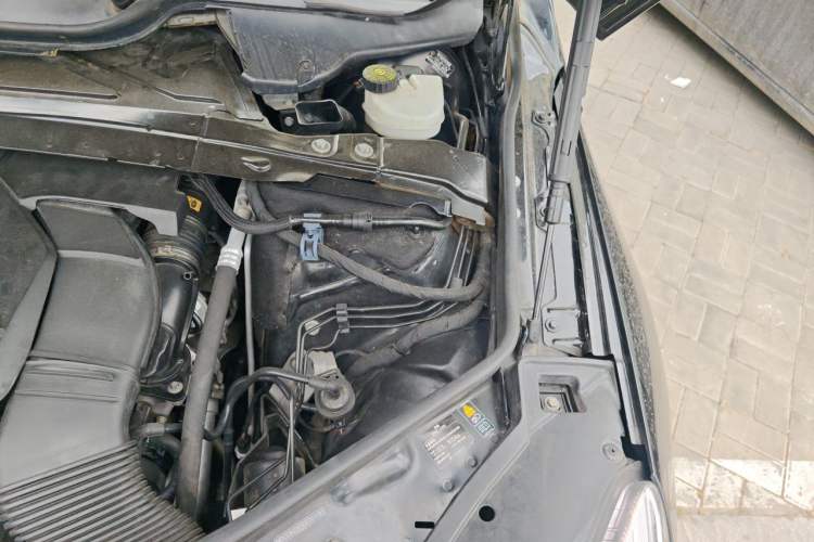 Used Mercedes-Benz R-Class 2014 R 320 4MATIC Business Model Engine Bay Left